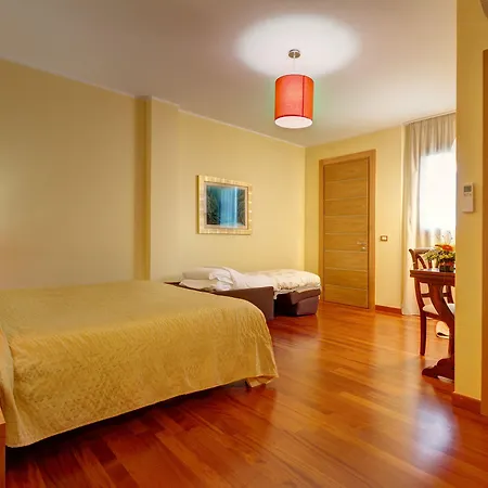 加拉酒店 3* 加拉托内